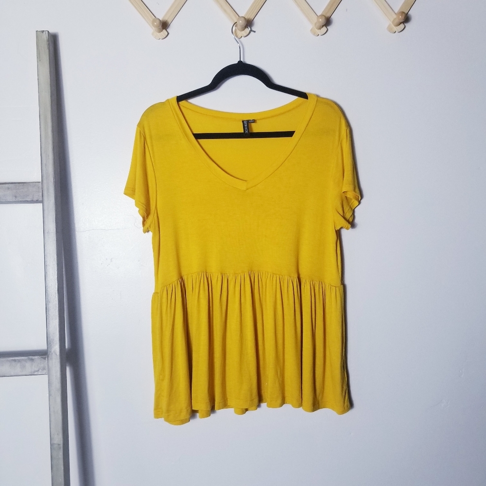 KRISTIN NICOLE V-NECKED FLOWY YELLOW GOLD BLOUSE SIZE MEDIUM